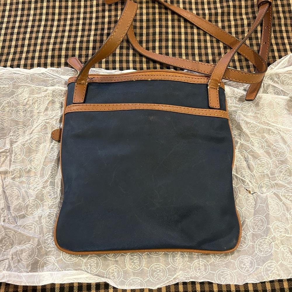 Pew-owned MK Michael Kors Navy blue small bag. - Picture 5 of 9